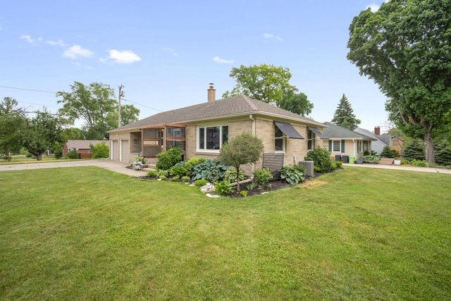 1260 Edwards STREET, Brookfield, WI 53005