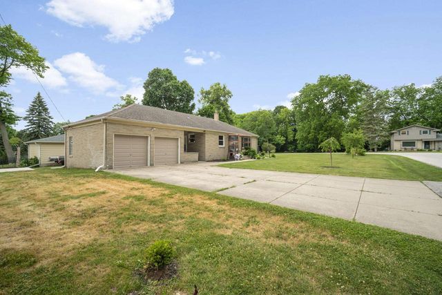 1260 Edwards STREET, Brookfield, WI 53005