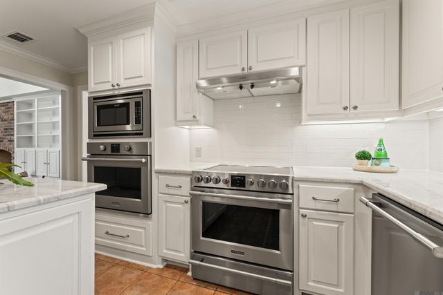 5921 Forsythia Ave, Baton Rouge, LA 70808