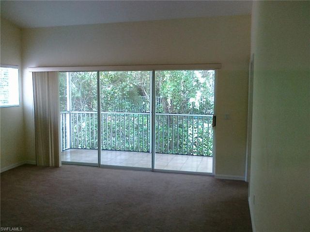 505 Windsor SQ 201, Naples, FL 34104