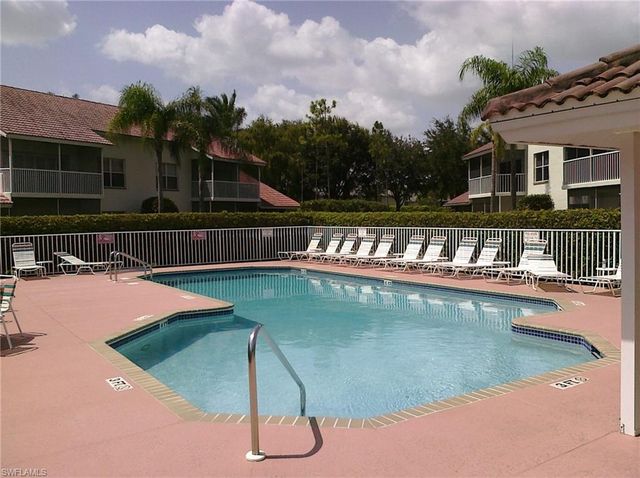 505 Windsor SQ 201, Naples, FL 34104