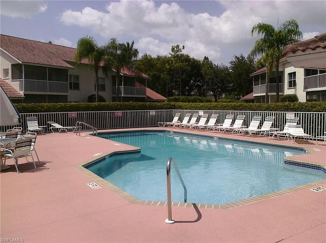505 Windsor SQ 201, Naples, FL 34104