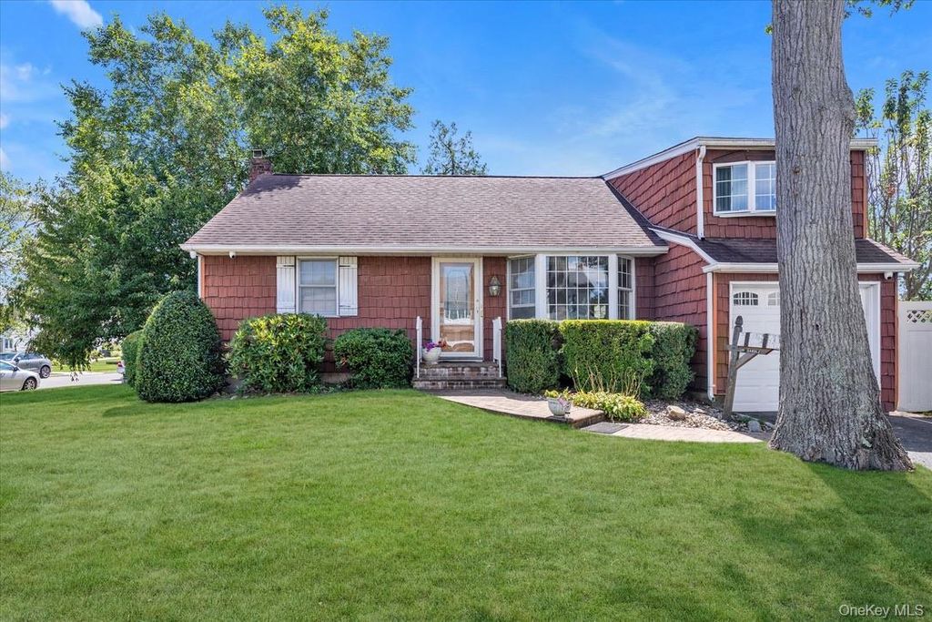 3902 Beechwood Place, Seaford, NY 11783
