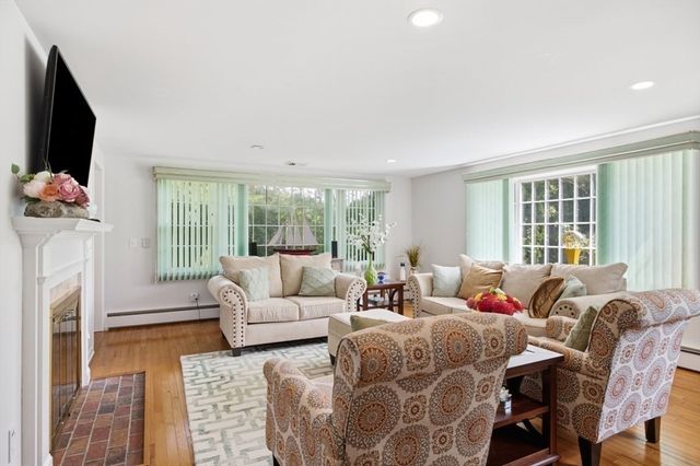 105 Hillside Dr, Barnstable, MA 02632