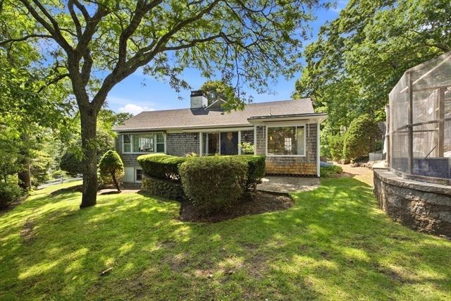 105 Hillside Dr, Barnstable, MA 02632