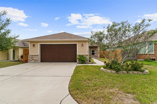 623 W Deberry Ave, Aransas Pass, TX 78336