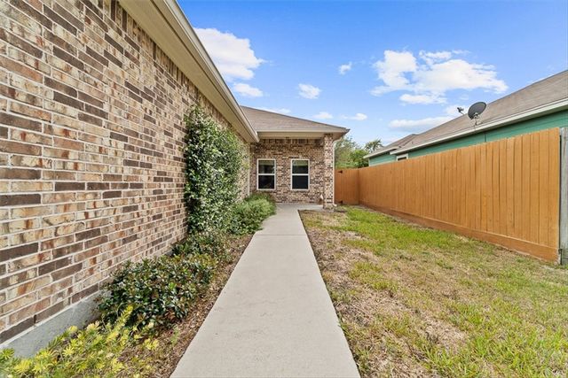 623 W Deberry Ave, Aransas Pass, TX 78336