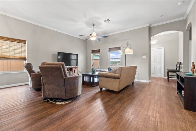 623 W Deberry Ave, Aransas Pass, TX 78336