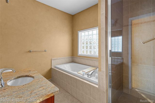 16770 Country Club Drive, Macomb Township, MI 48042