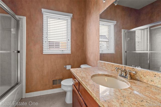 16770 Country Club Drive, Macomb Township, MI 48042