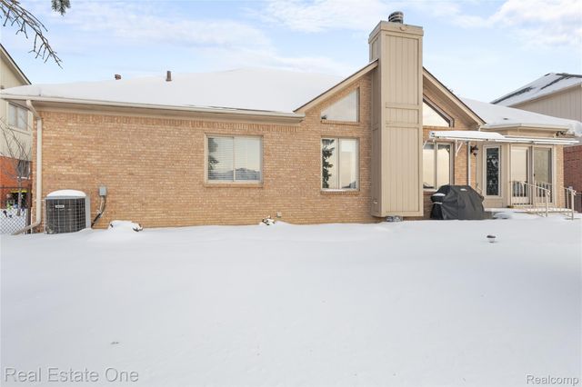 16770 Country Club Drive, Macomb Township, MI 48042