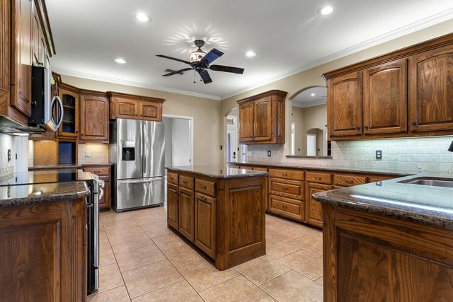 16511 Fox Run Lane, Lindale, TX 75771