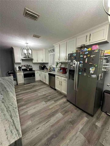 2270 Christopher Drive E, Mobile, AL 36609