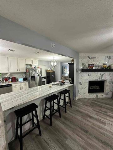 2270 Christopher Drive E, Mobile, AL 36609