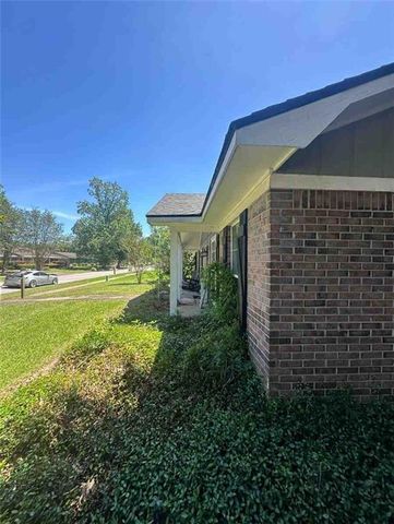 2270 Christopher Drive E, Mobile, AL 36609