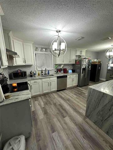 2270 Christopher Drive E, Mobile, AL 36609