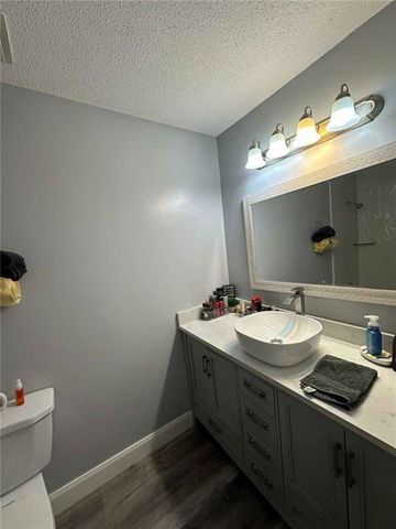 2270 Christopher Drive E, Mobile, AL 36609