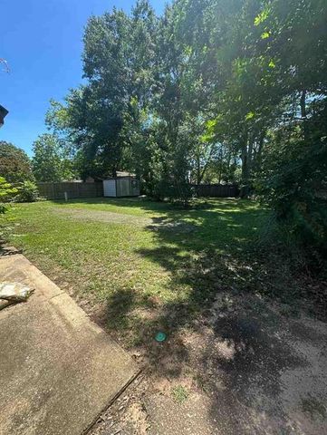 2270 Christopher Drive E, Mobile, AL 36609