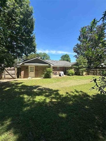 2270 Christopher Drive E, Mobile, AL 36609