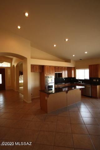 918 E Gibbon River Way, Tucson, AZ 85718