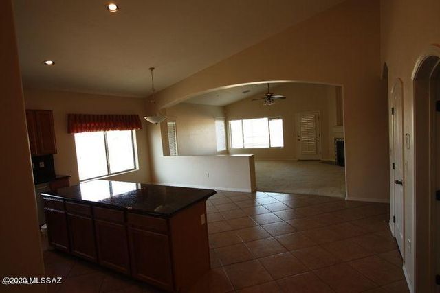 918 E Gibbon River Way, Tucson, AZ 85718