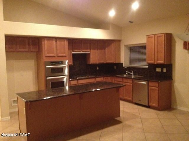 918 E Gibbon River Way, Tucson, AZ 85718