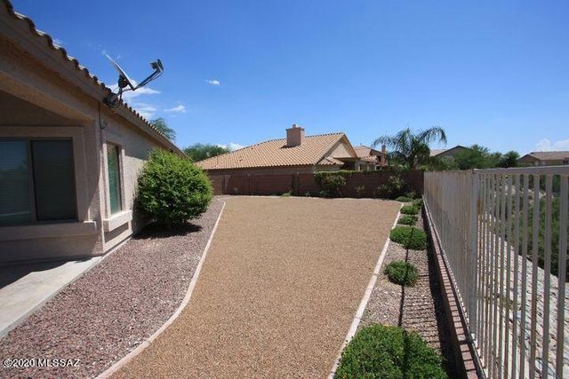918 E Gibbon River Way, Tucson, AZ 85718