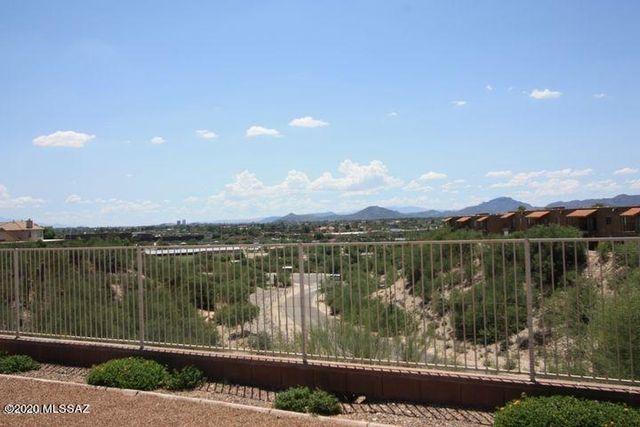 918 E Gibbon River Way, Tucson, AZ 85718