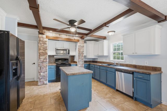 2594 Sylvia Rd, Dickson, TN 37055