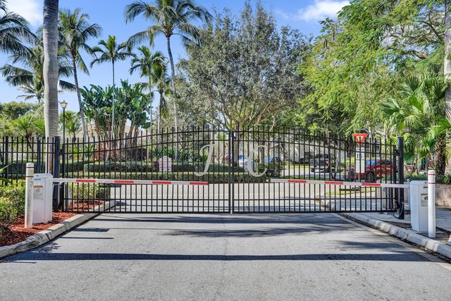 4827 Palmbrooke Circle W, West Palm Beach, FL 33417