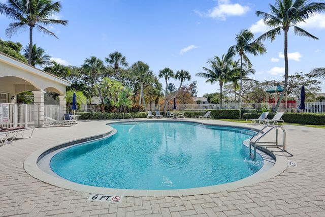 4827 Palmbrooke Circle W, West Palm Beach, FL 33417