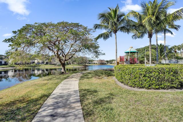 4827 Palmbrooke Circle W, West Palm Beach, FL 33417