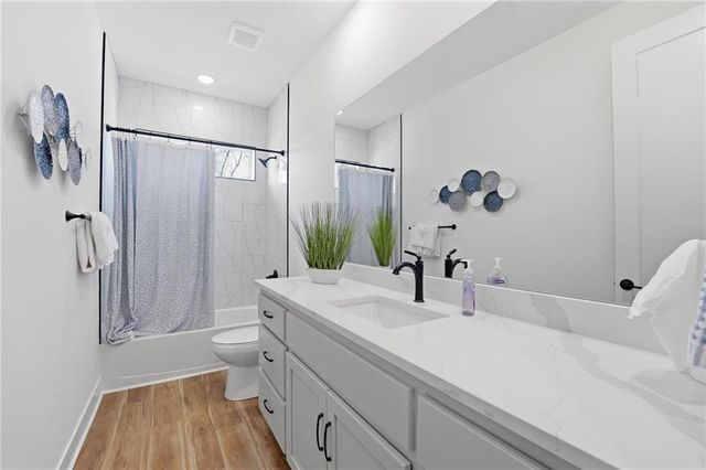 1804 Halls Creek Avenue, Raymore, MO 64083