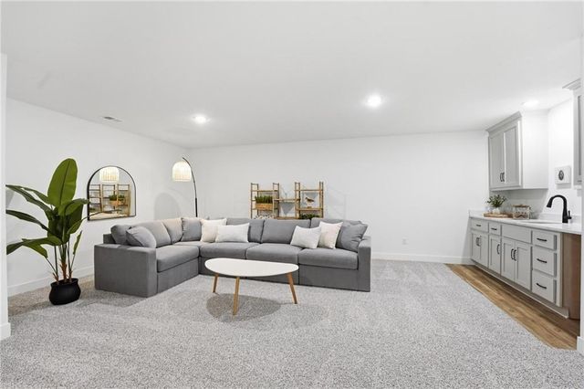 1804 Halls Creek Avenue, Raymore, MO 64083