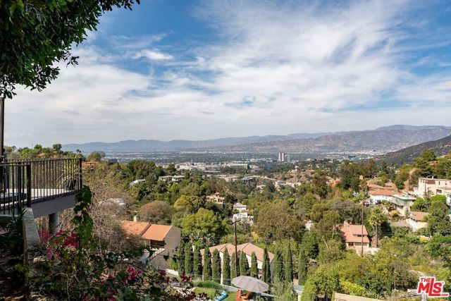 7301 Pacific View Drive, Los Angeles, CA 90068