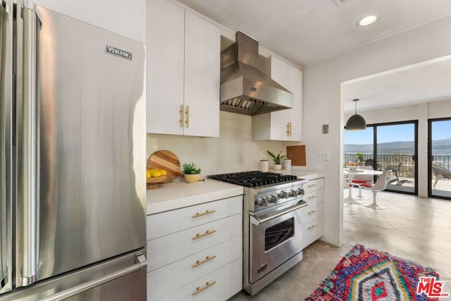 7301 Pacific View Drive, Los Angeles, CA 90068