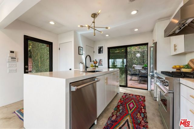 7301 Pacific View Drive, Los Angeles, CA 90068