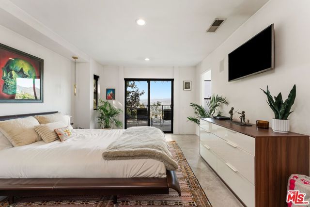 7301 Pacific View Drive, Los Angeles, CA 90068