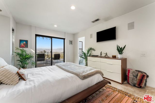 7301 Pacific View Drive, Los Angeles, CA 90068