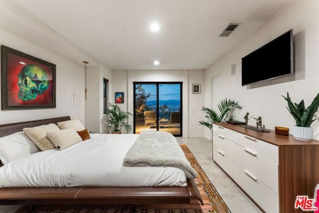 7301 Pacific View Drive, Los Angeles, CA 90068