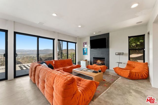 7301 Pacific View Drive, Los Angeles, CA 90068