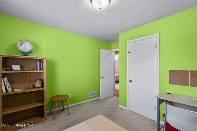 6600 Bilsim Ln, Louisville, KY 40291