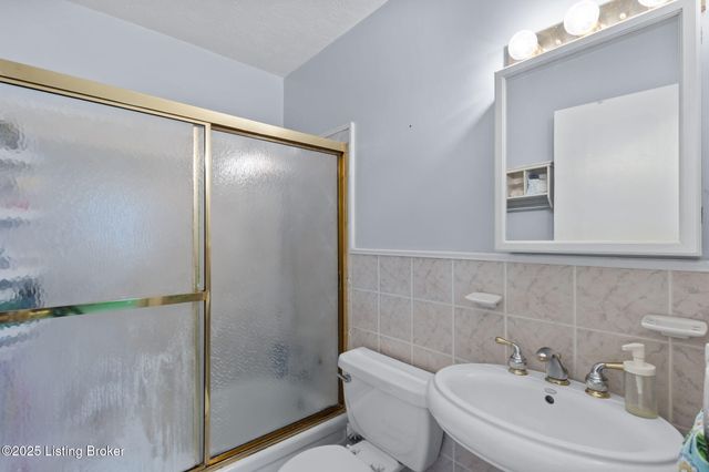 6600 Bilsim Ln, Louisville, KY 40291