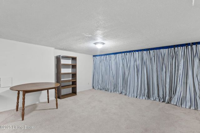 6600 Bilsim Ln, Louisville, KY 40291