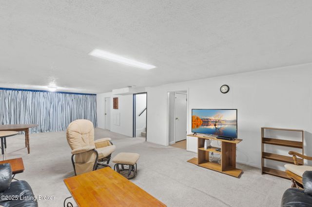 6600 Bilsim Ln, Louisville, KY 40291