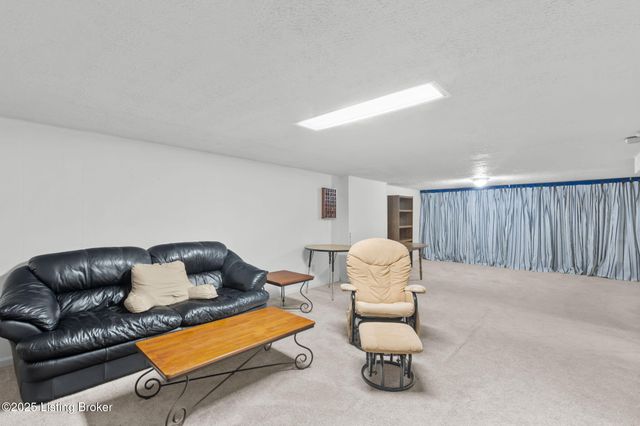 6600 Bilsim Ln, Louisville, KY 40291