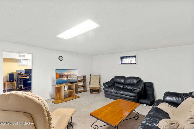 6600 Bilsim Ln, Louisville, KY 40291