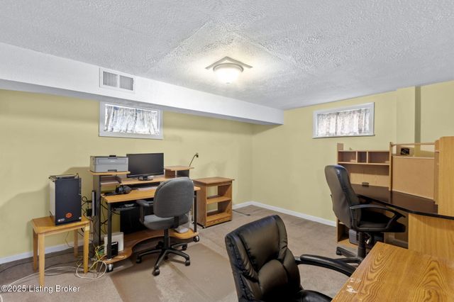 6600 Bilsim Ln, Louisville, KY 40291