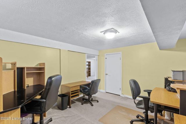 6600 Bilsim Ln, Louisville, KY 40291