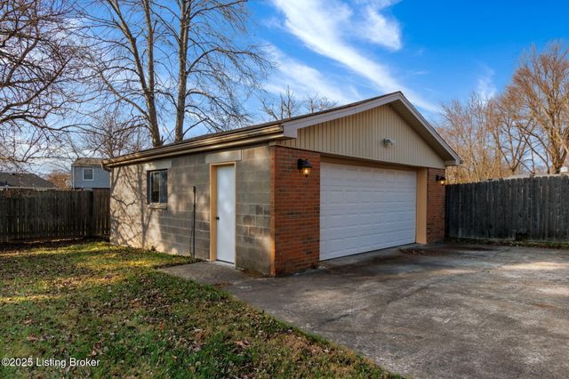 6600 Bilsim Ln, Louisville, KY 40291